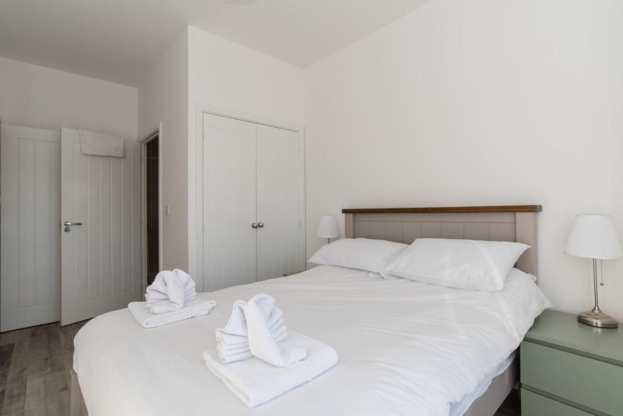 Raphael Heights Apartment Нюпорт Екстериор снимка