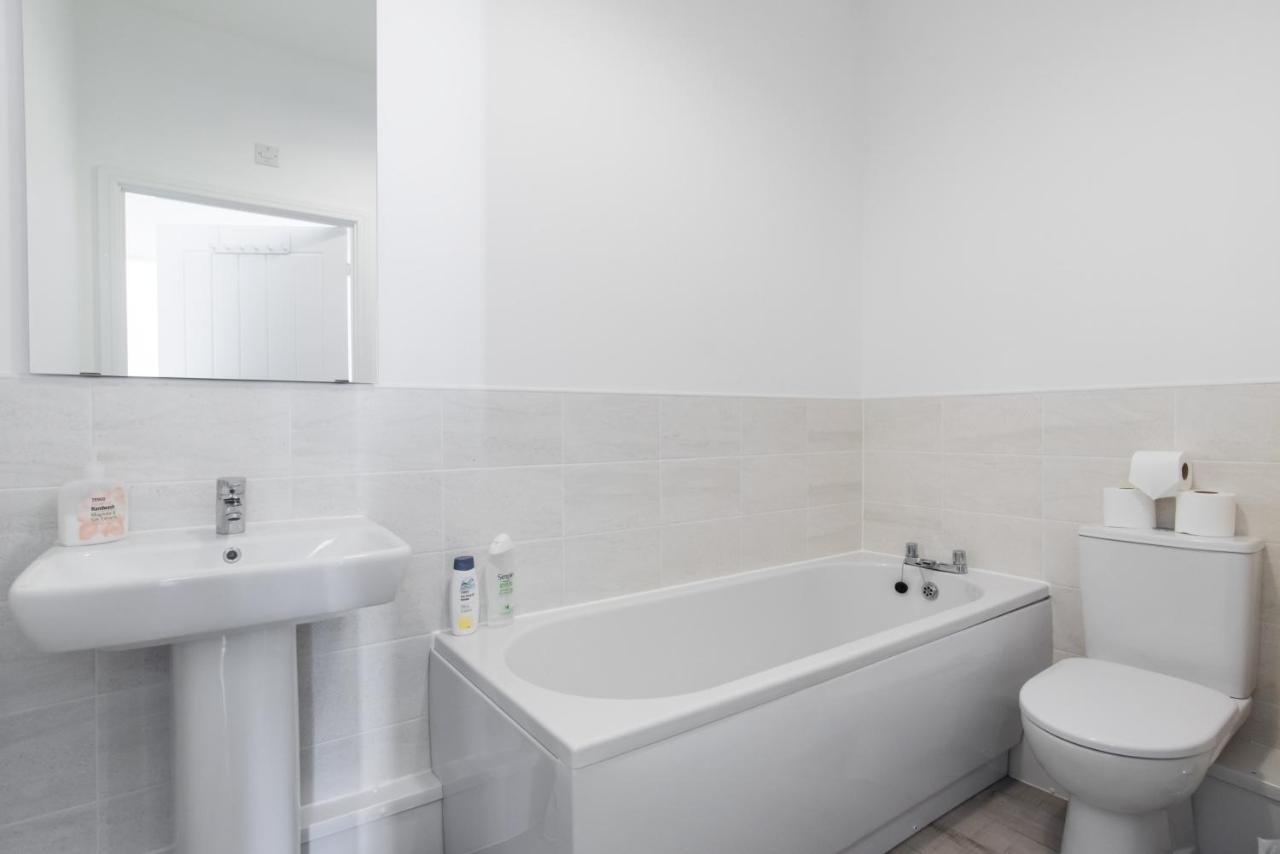 Raphael Heights Apartment Нюпорт Екстериор снимка