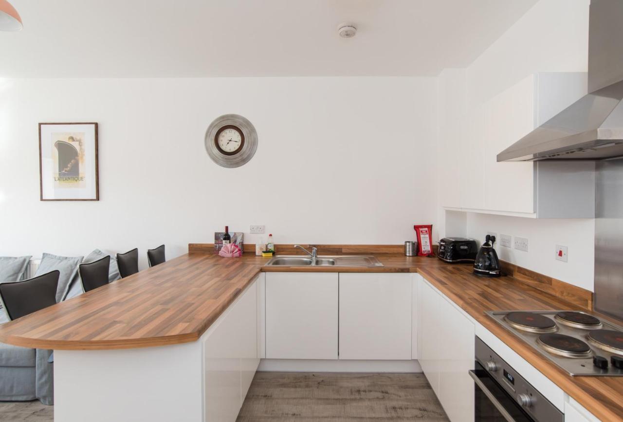 Raphael Heights Apartment Нюпорт Екстериор снимка
