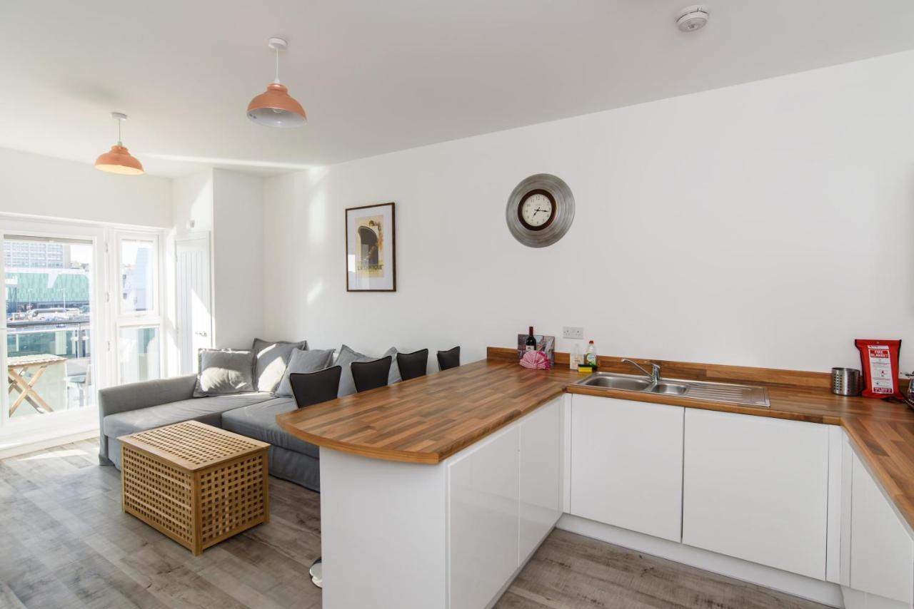 Raphael Heights Apartment Нюпорт Екстериор снимка