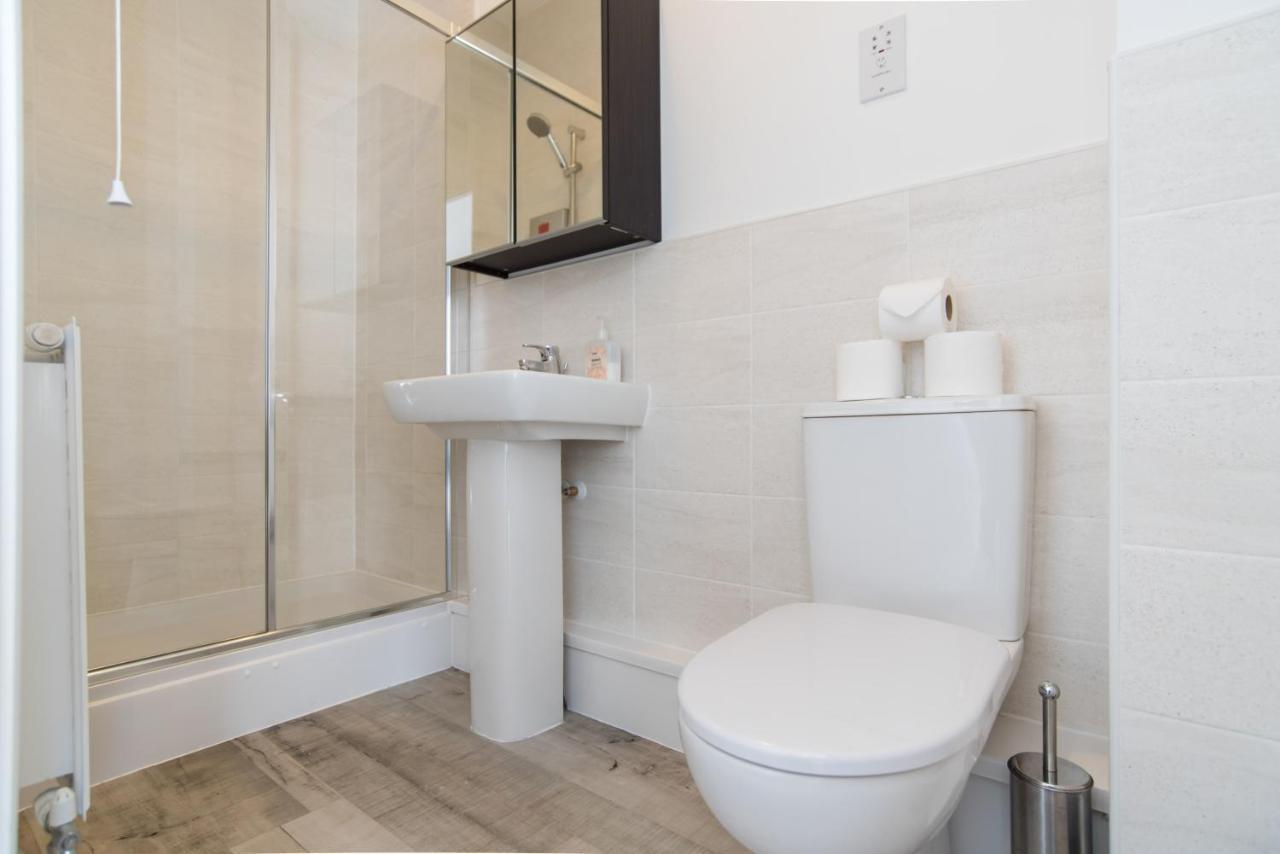 Raphael Heights Apartment Нюпорт Екстериор снимка