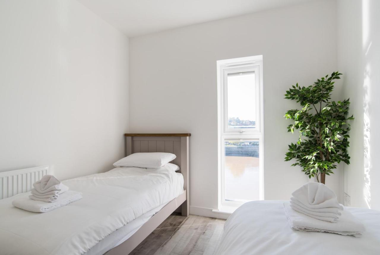 Raphael Heights Apartment Нюпорт Екстериор снимка