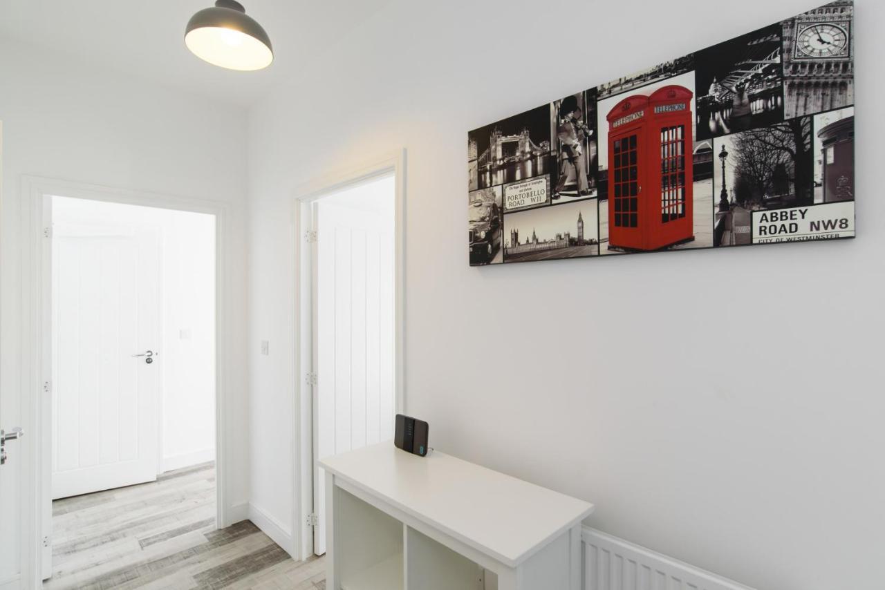 Raphael Heights Apartment Нюпорт Екстериор снимка
