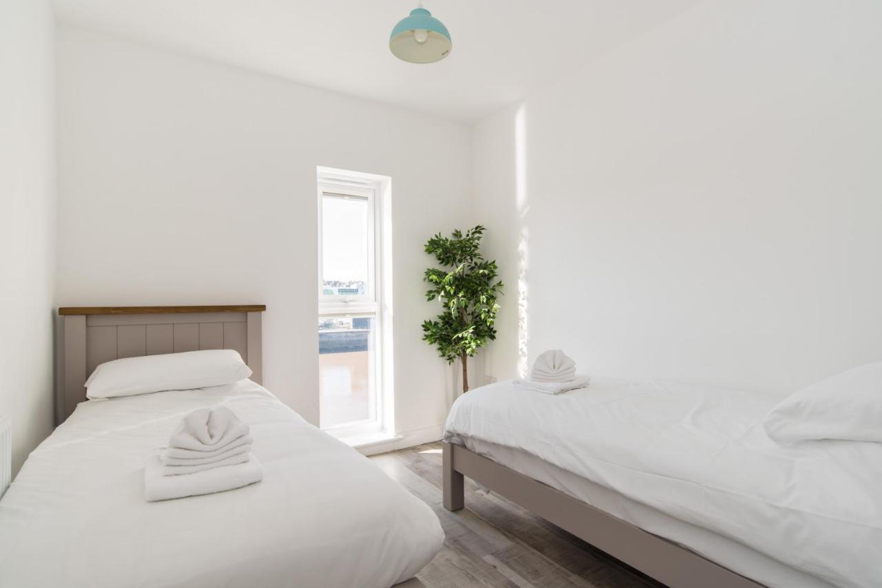 Raphael Heights Apartment Нюпорт Екстериор снимка