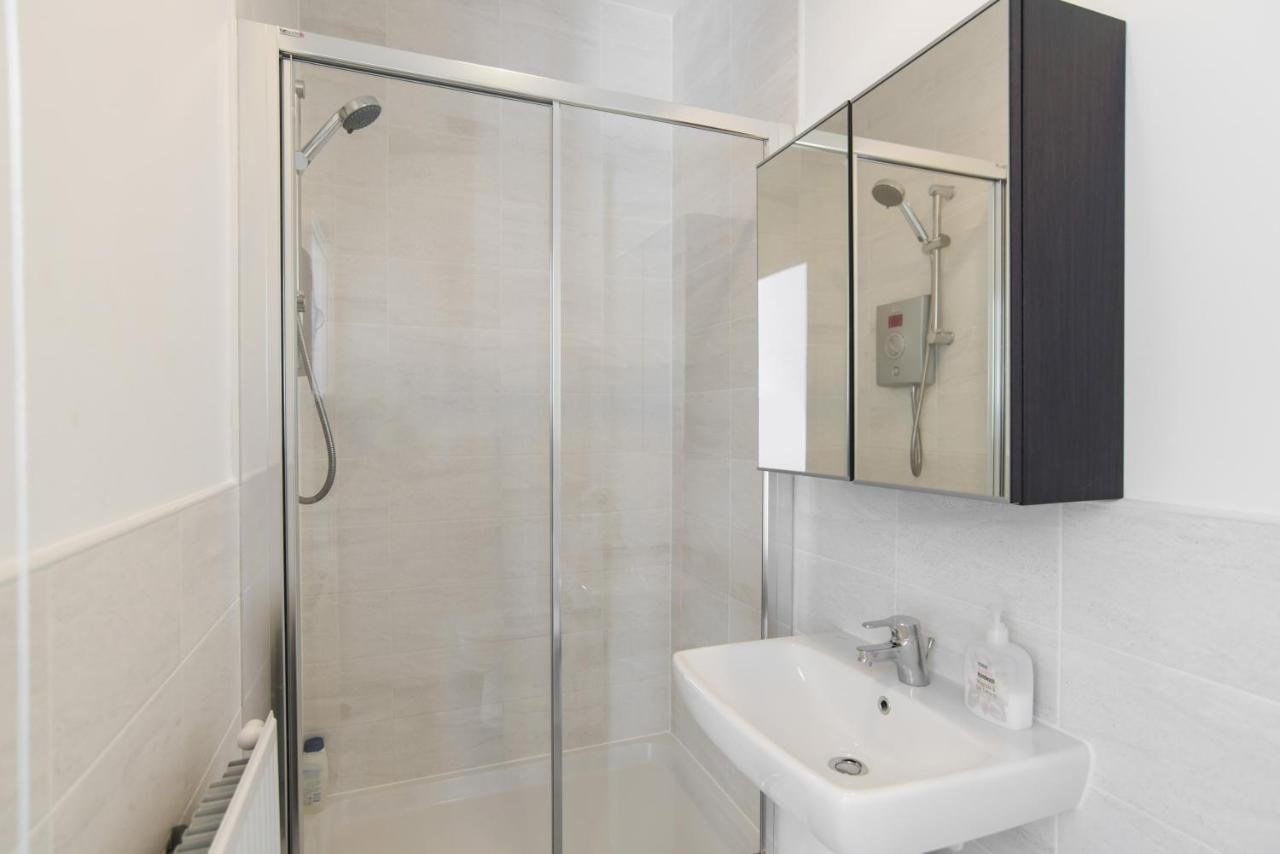Raphael Heights Apartment Нюпорт Екстериор снимка