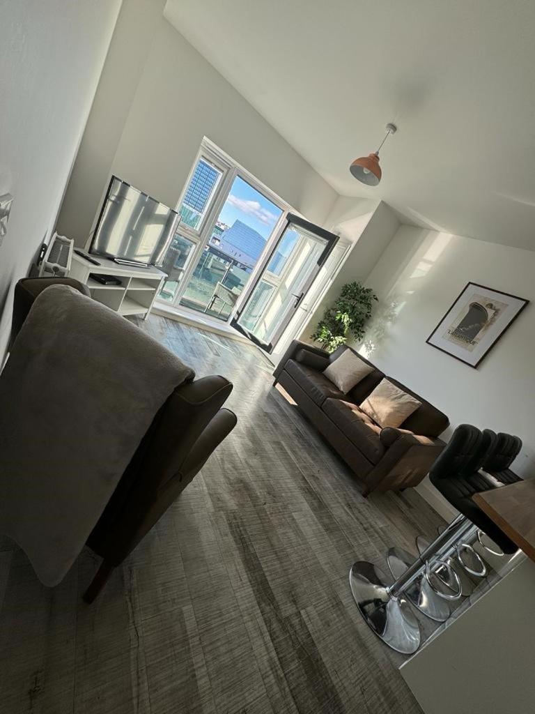 Raphael Heights Apartment Нюпорт Екстериор снимка